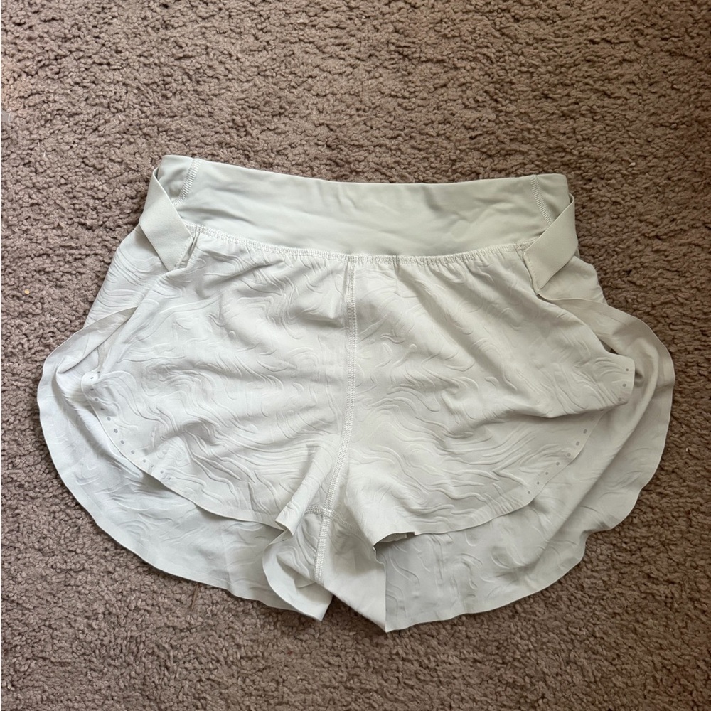 Crème(Bone) Lululemon fast and free shorts